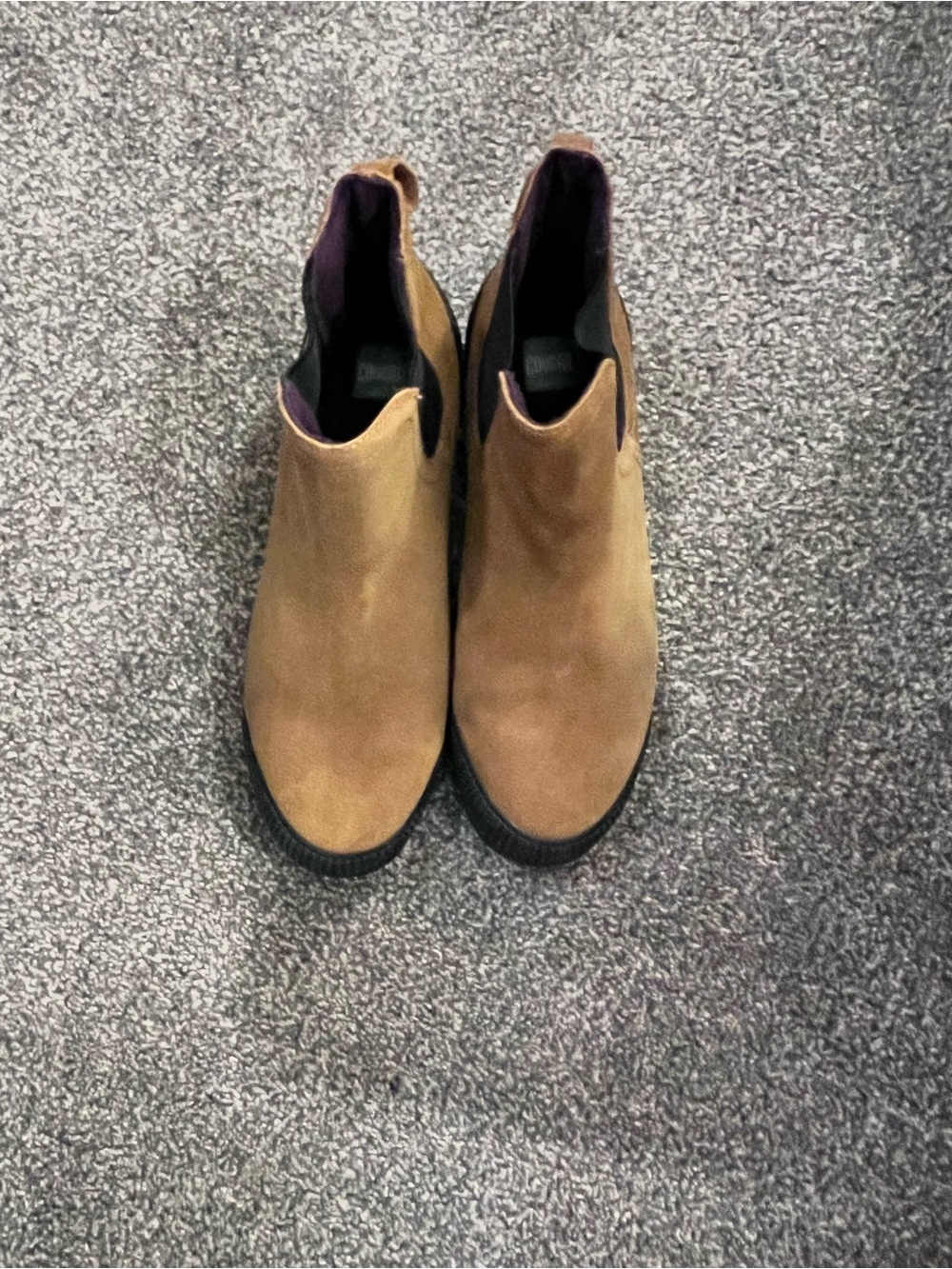 Cougar women's Chukka Boots in Tan Suede